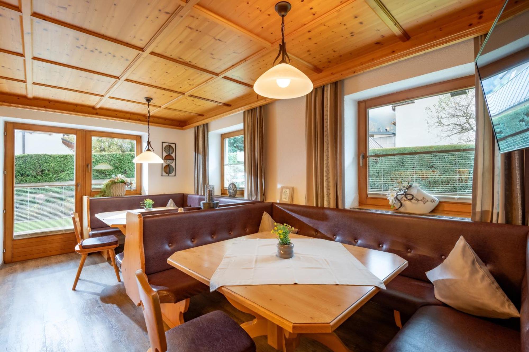 Haus Schroll *